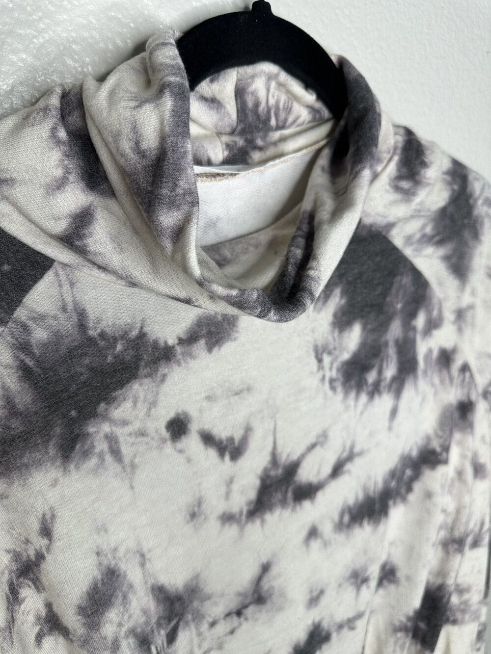 Lush Sweater Womens Small Tie Dye Pullover Drawstring Hem Cozy Top Black White - Picture 5 of 6